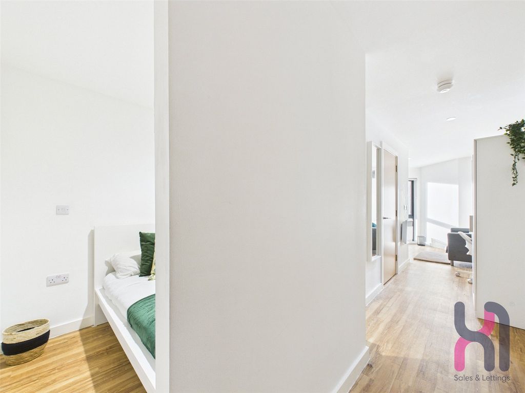 Property photo 3 of 7 Picture No. 11