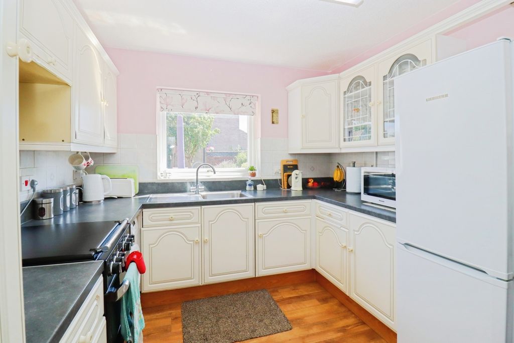 Property photo 2 of 17 Photo