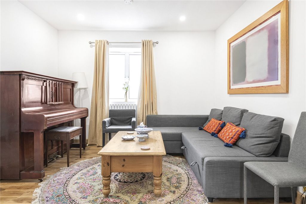 Property photo 1 of 15 Reception/Kitchen