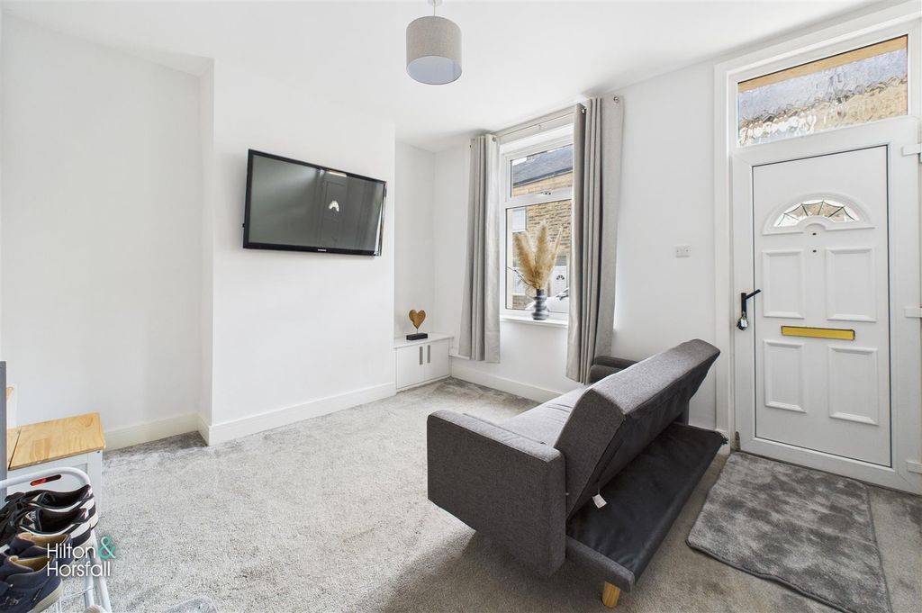 Property photo 2 of 13 Craven Street