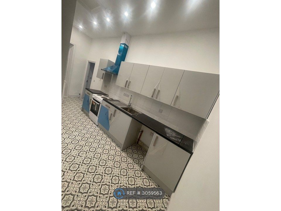 Property photo 1 of 13 Shared Kitchen Area