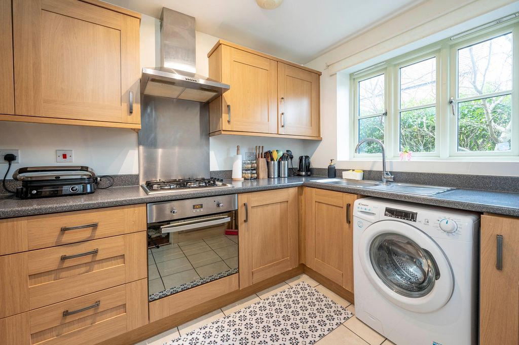 Property photo 2 of 11 Kitchen