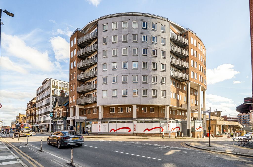 Property photo 2 of 12 1418158-8-699Db1E...