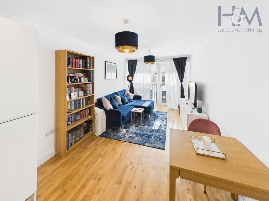 Property photo 2 of 18 Cam02804G0-Pr0374-Still007.Jpg