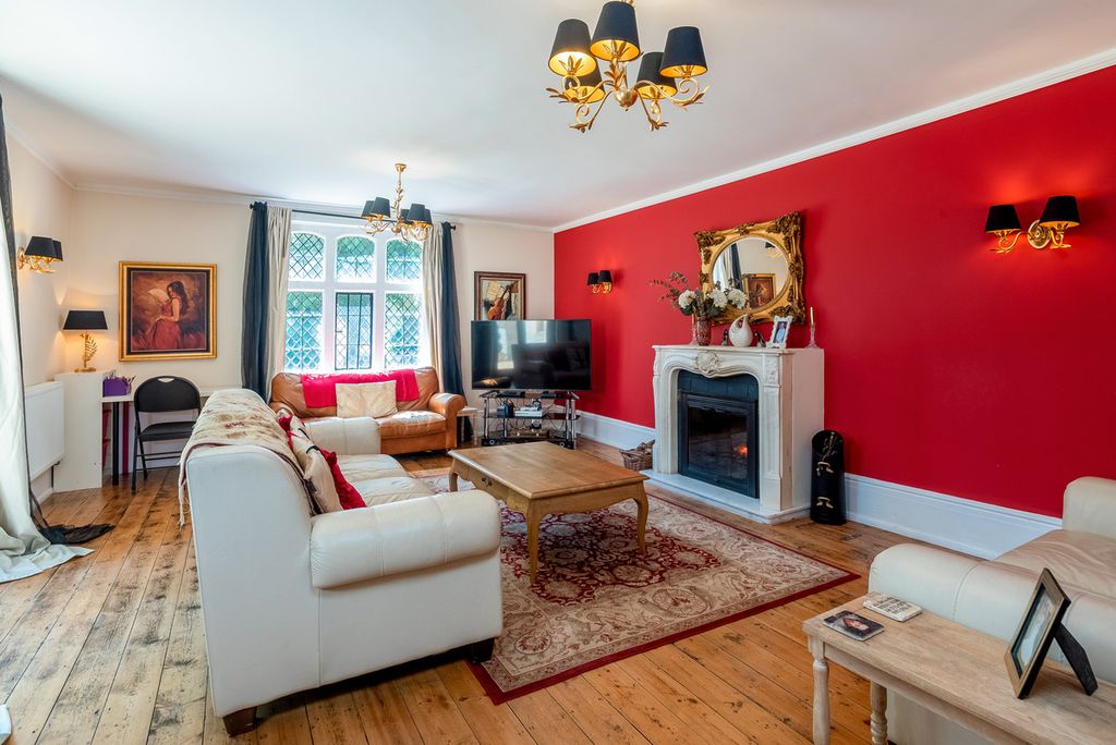 Property photo 2 of 41