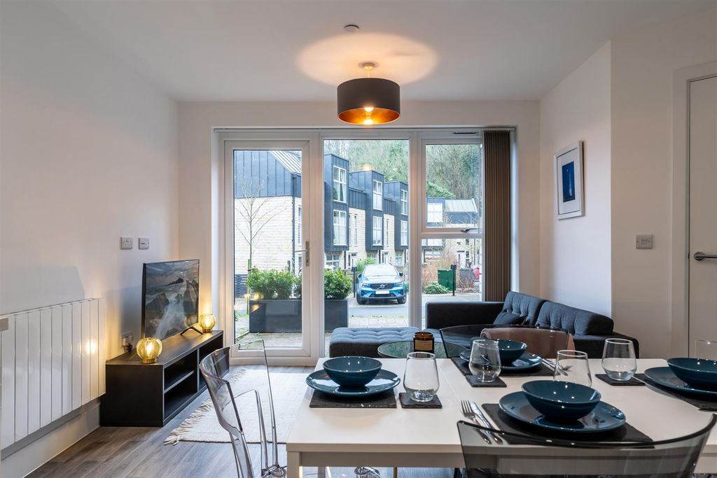 Property photo 2 of 20 Living Kitchen