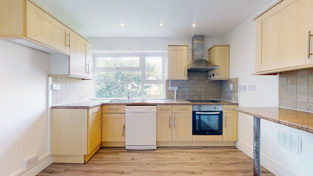 Property photo 2 of 7 Kitchen