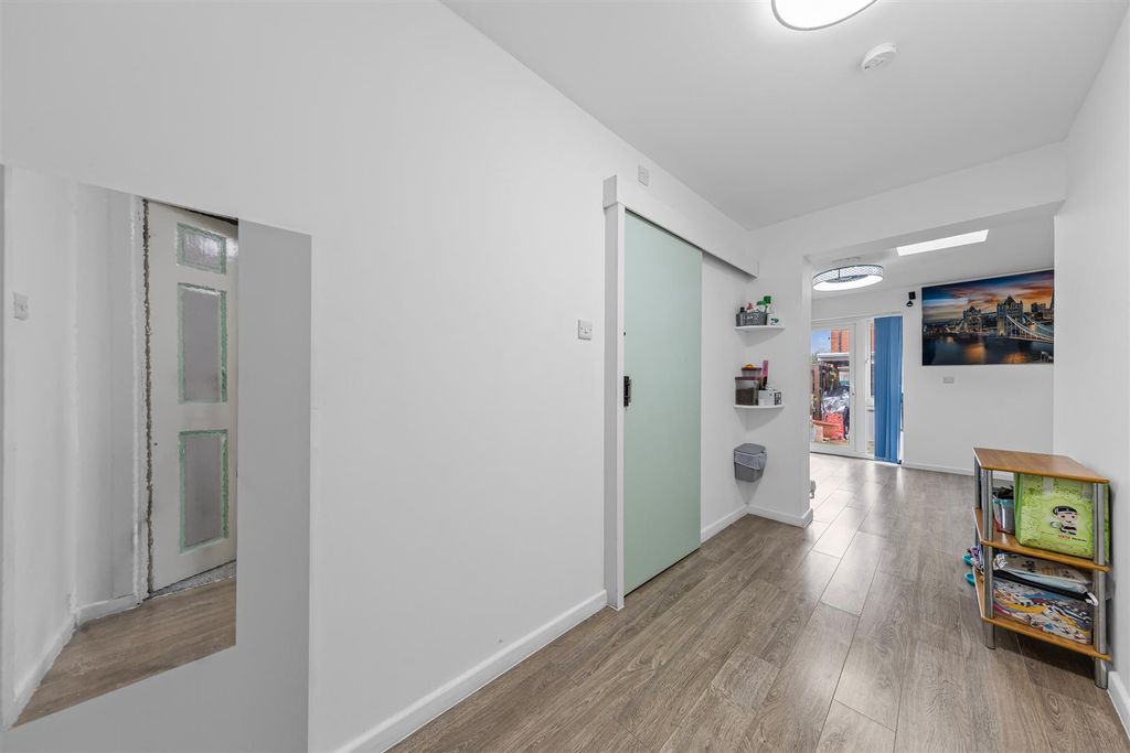 Property photo 2 of 17 13Quantockcresweb14.Jpg