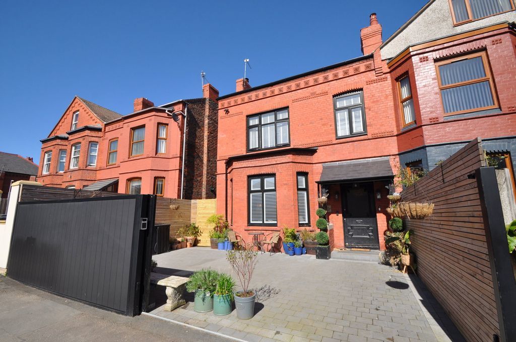 Property photo 1 of 48