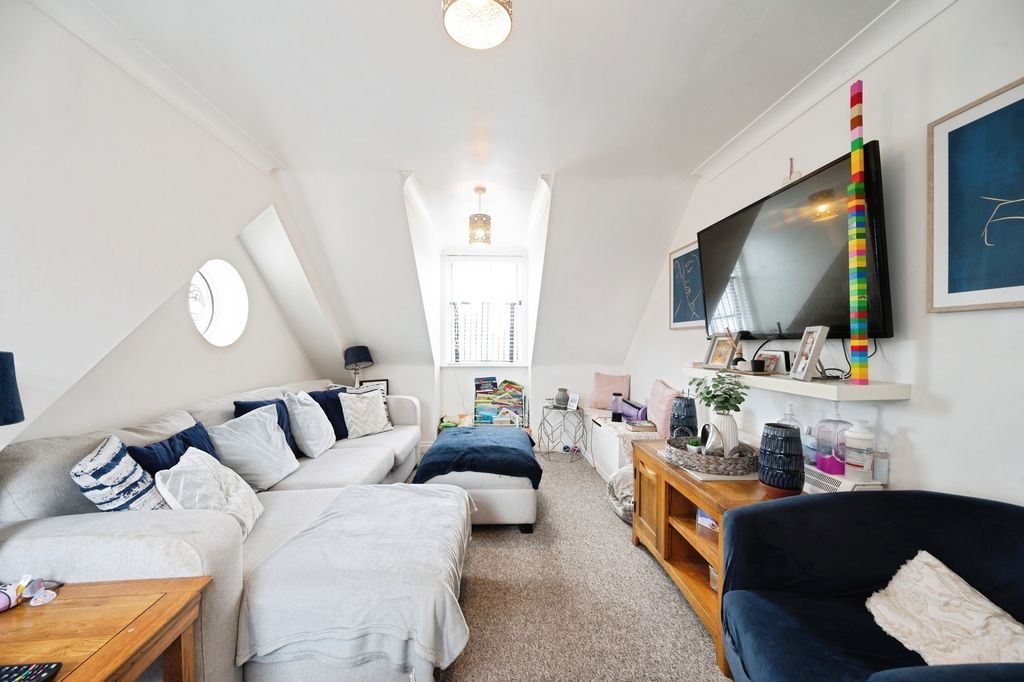 Property photo 3 of 11 Pbox-Img.Jpg