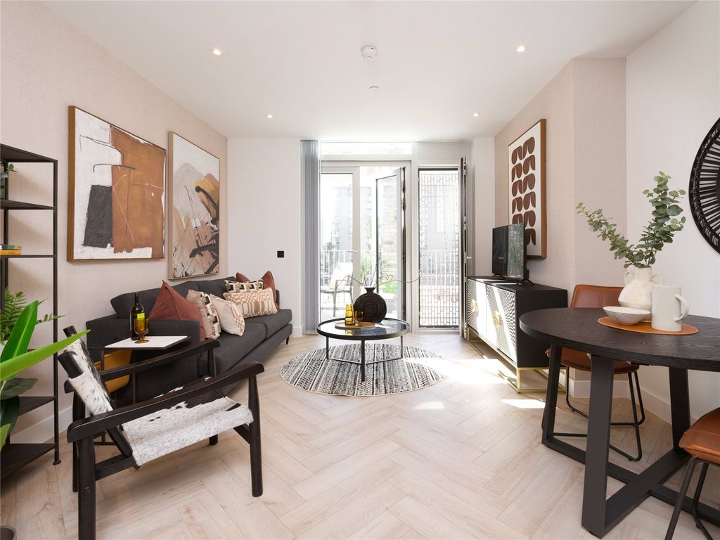 Property photo 1 of 16 Colliers Yard