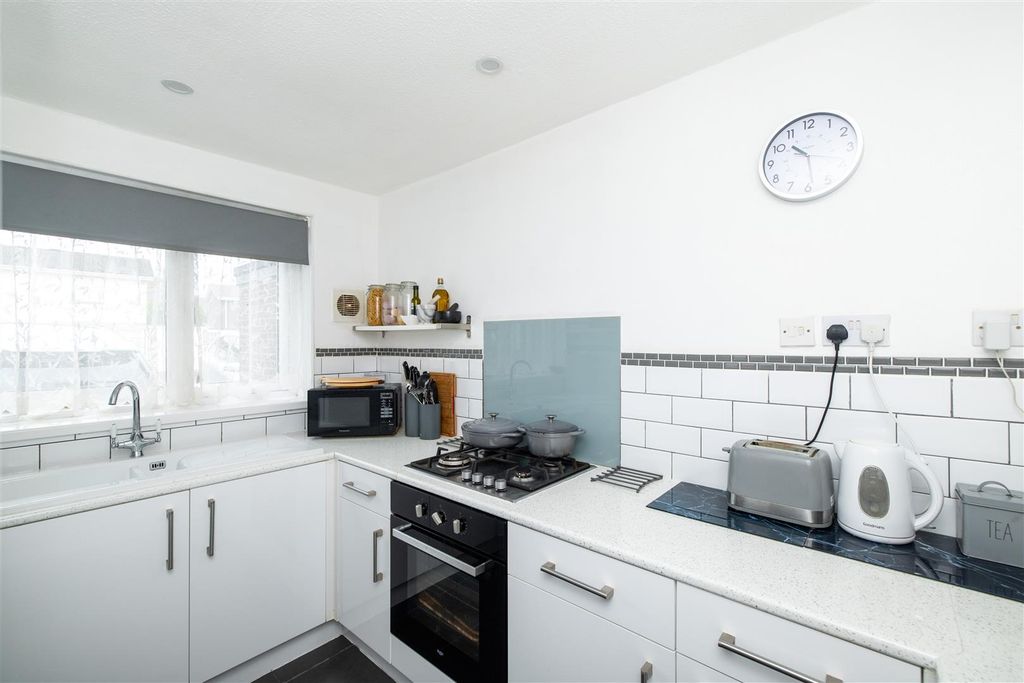 Property photo 2 of 21 Kitchen