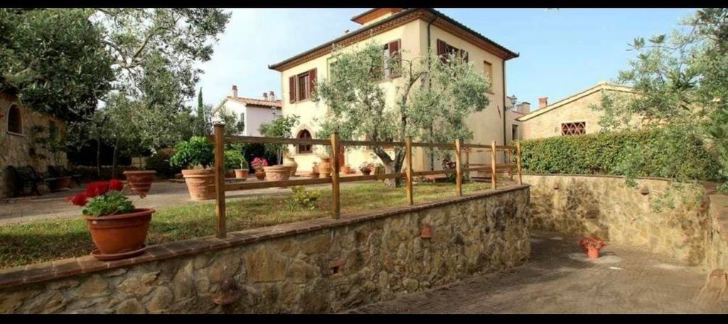 Property photo 2 of 21