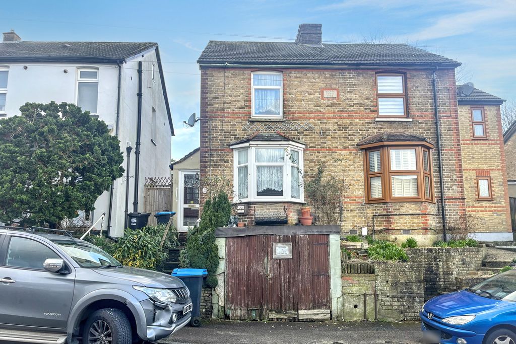 Property photo 1 of 15 24 Milton Road, Caterham, Cr3 5Jd