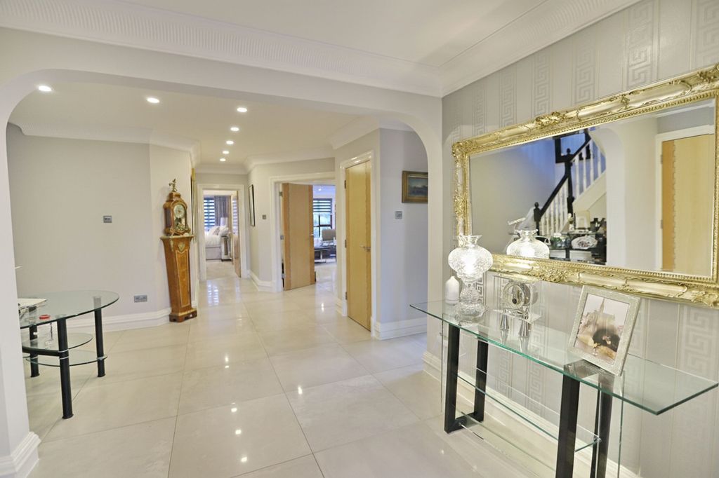 Property photo 2 of 29