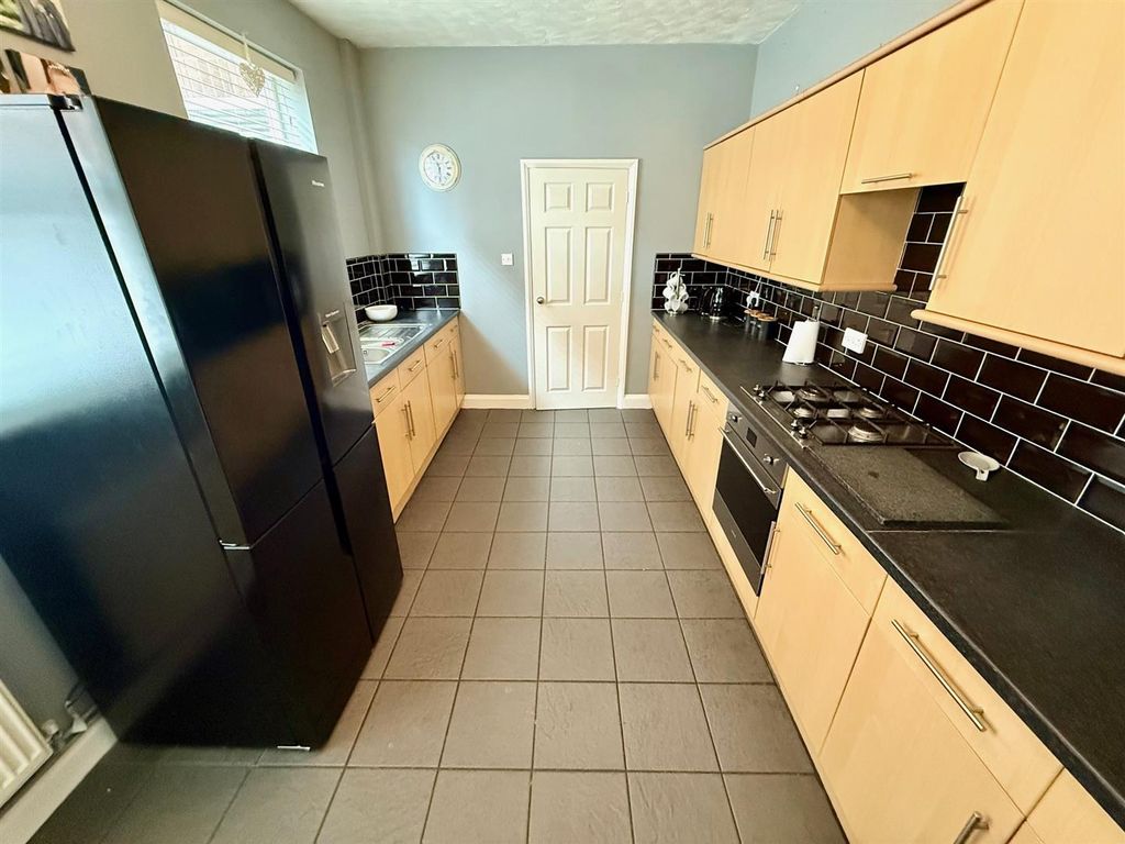 Property photo 2 of 21 Kitchen