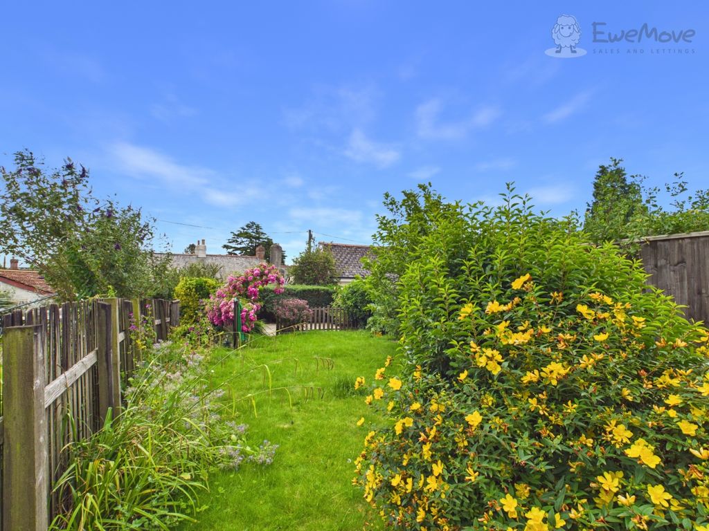 Property photo 3 of 16 Ewemove South Molton - 34 West Street