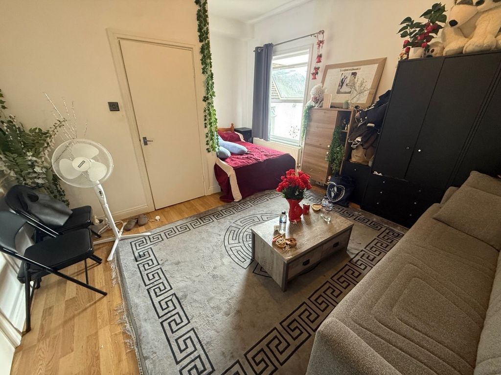 Property photo 1 of 4