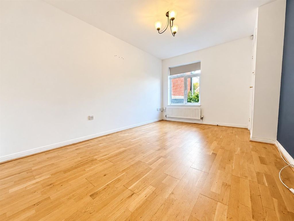 Property photo 3 of 9 Lounge.Jpg