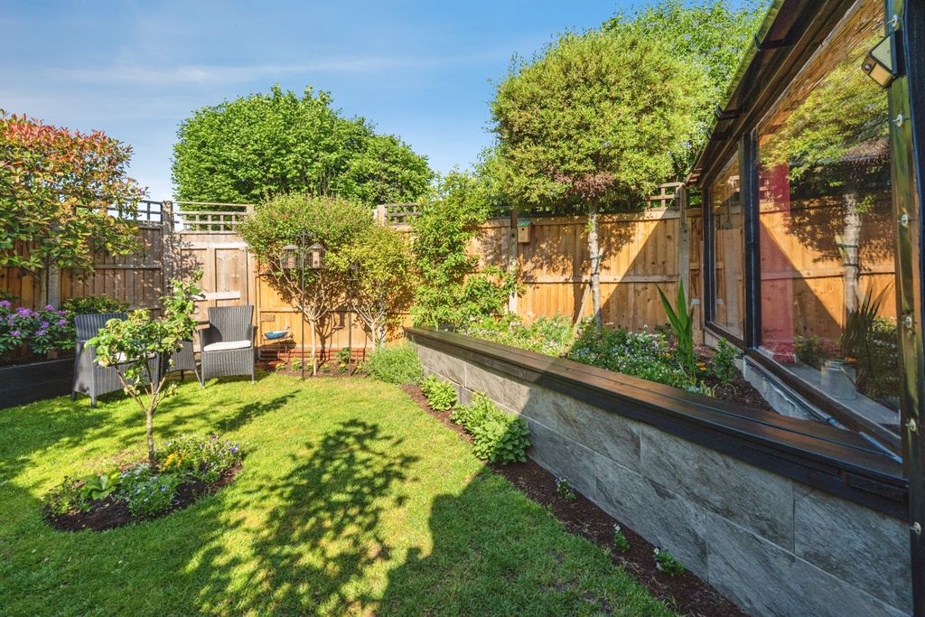 Property photo 2 of 19 Garden