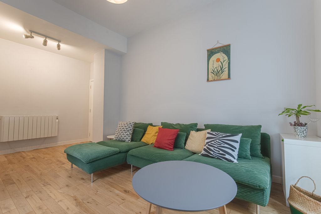 Property photo 1 of 10 Livingangle2