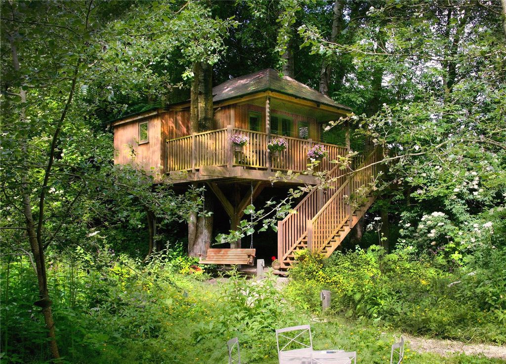 Property photo 2 of 20 Treehouse