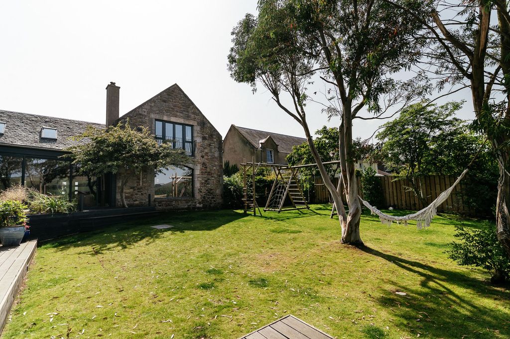 Property photo 1 of 30
