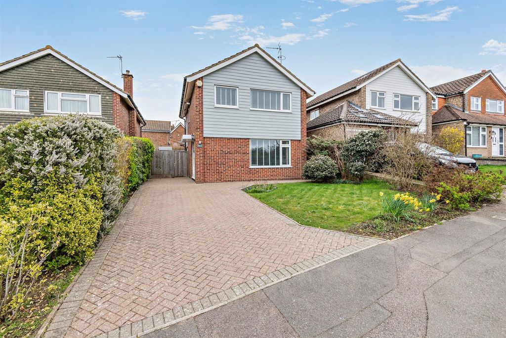 Property photo 1 of 18 Front External