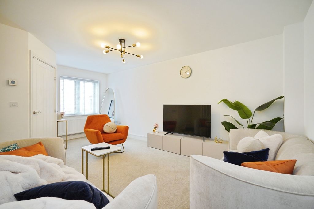Property photo 2 of 19 Pbox-Img.Jpg