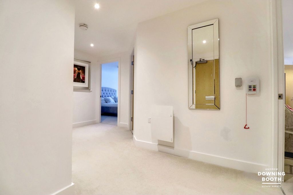 Property photo 2 of 25