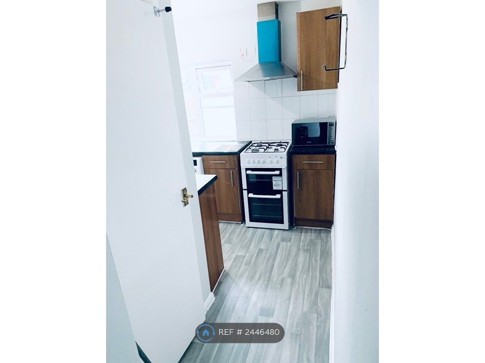 Property photo 2 of 10 Kitchen