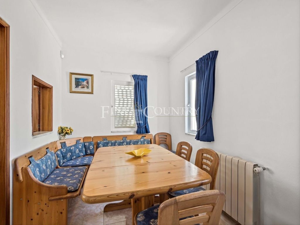 Property photo 3 of 26