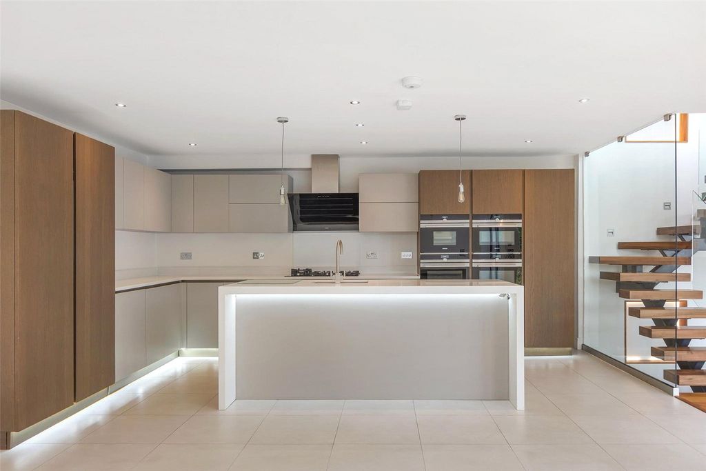 Property photo 3 of 22 Kitchen