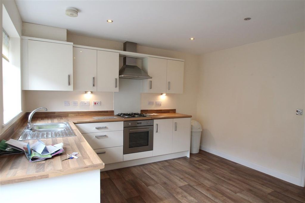 Property photo 3 of 14 Kitchen