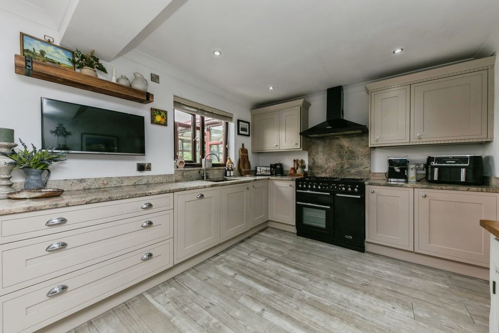 Property photo 3 of 20 Pbox-Img.Jpg