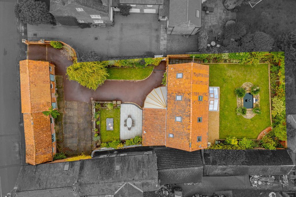 Property photo 3 of 28