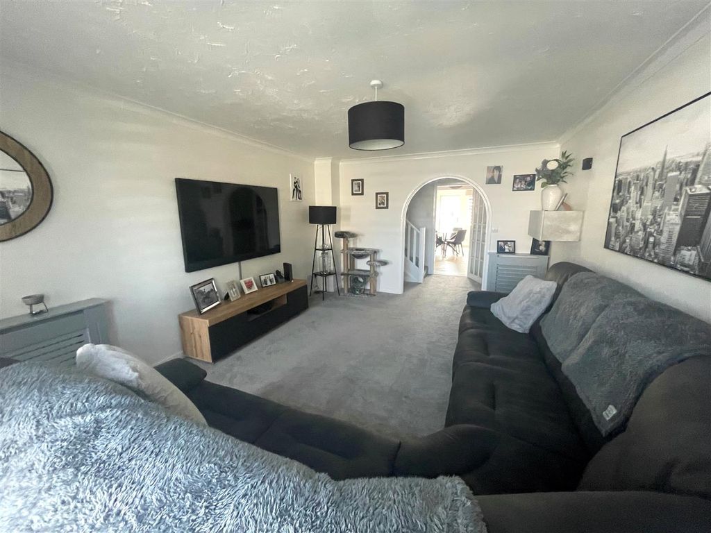 Property photo 2 of 17 Lounge...Jpg