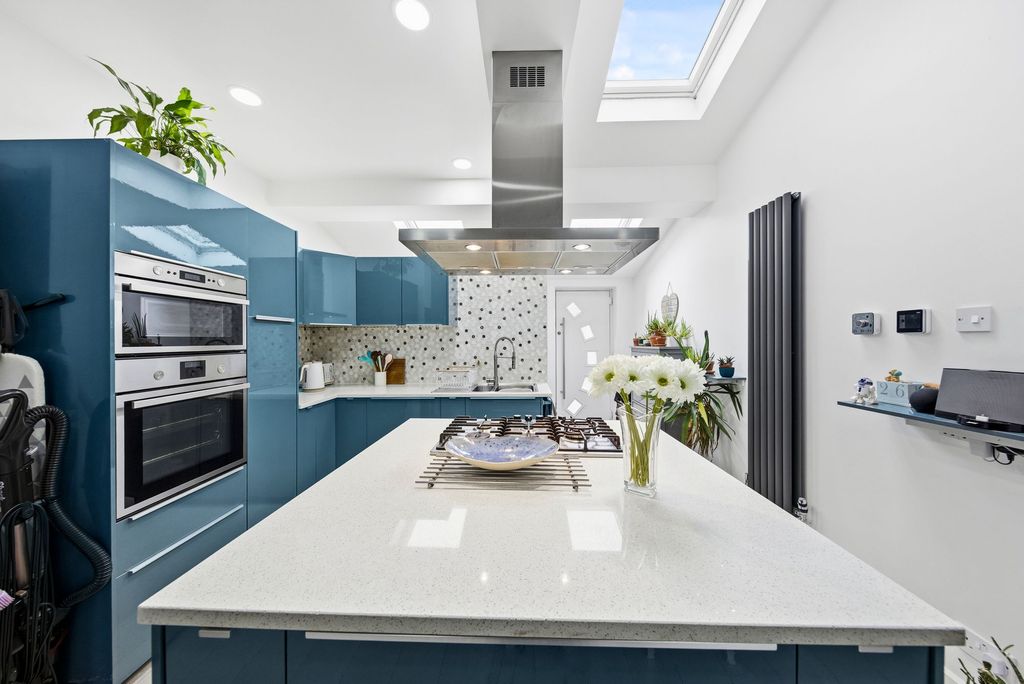 Property photo 3 of 22