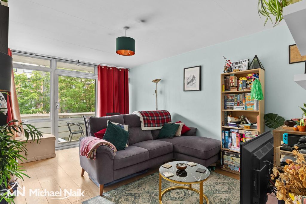 Property photo 1 of 11 Arbor Court, N16