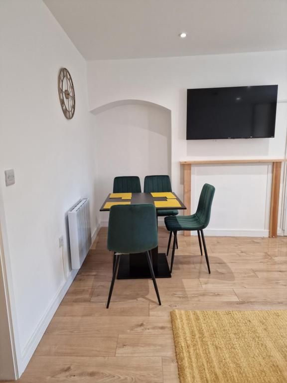 Property photo 3 of 7 408488738