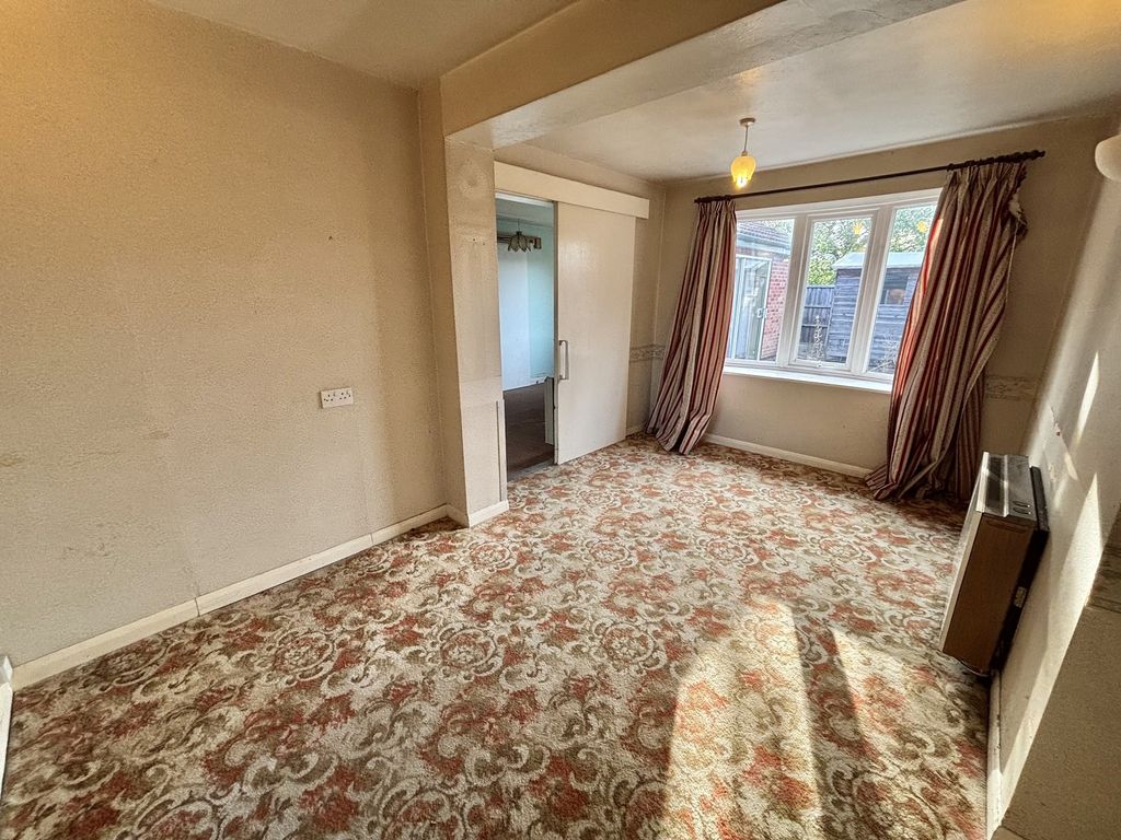 Property photo 3 of 10 Dining Room