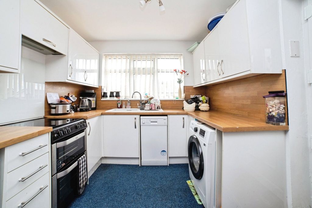Property photo 3 of 17 Kitchen Dining Room