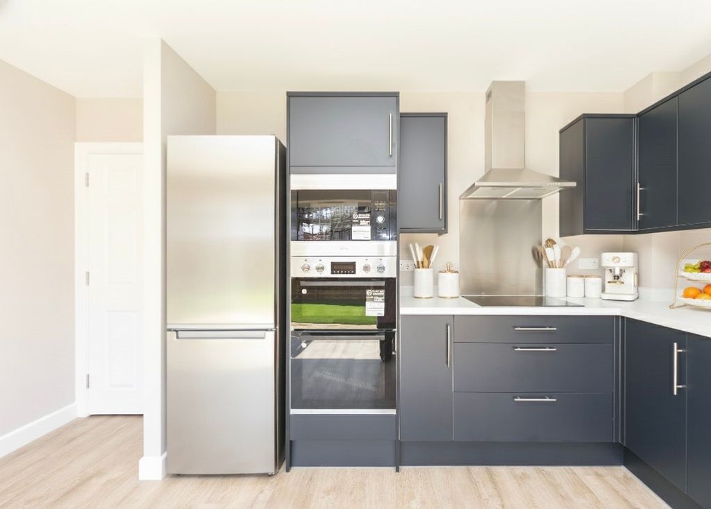 Property photo 2 of 11 Kitchen