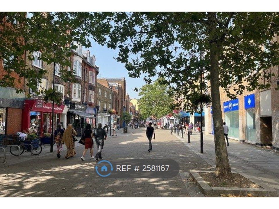 Property photo 2 of 14 Uxbridge High Street