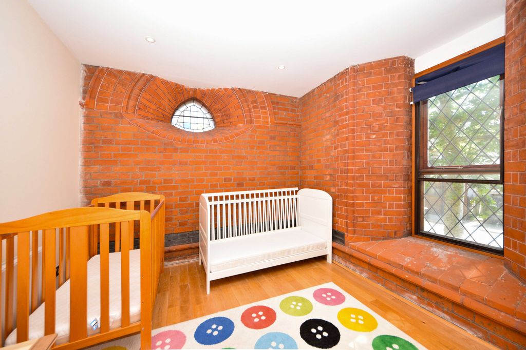 Property photo 3 of 11