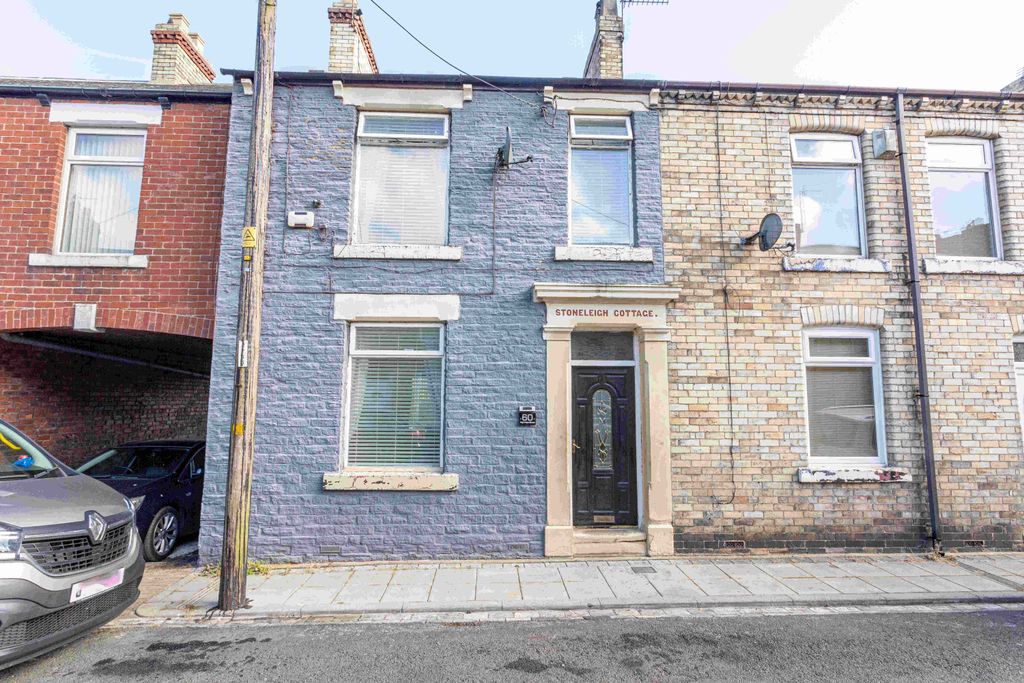 Property photo 1 of 17 External