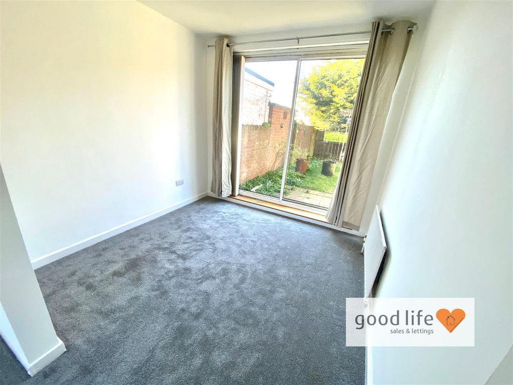 Property photo 3 of 15 20260407_113646293_Ios3Colinterracenewbed.Jpg