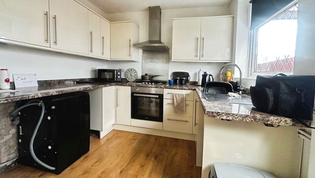 Property photo 3 of 10 Pbox-Kitchen-309284.Jpg