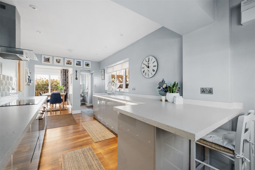 Property photo 3 of 20 Kitchen