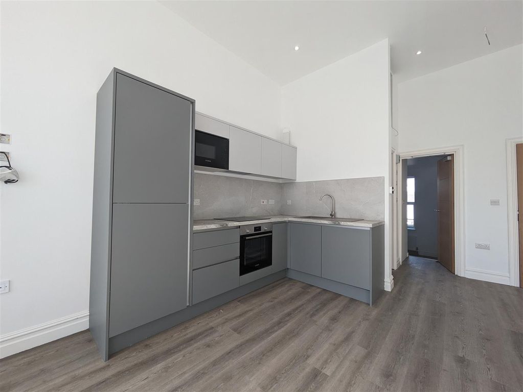 Property photo 2 of 7 Kitchen